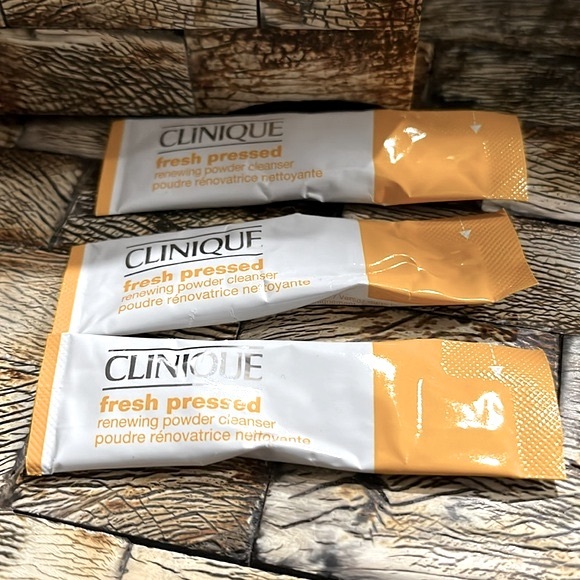 CLINIQUE Travel Lot - Powder Cleanser/Pop Lip Colour/Aromatics Elixir Perfume - Picture 9 of 10